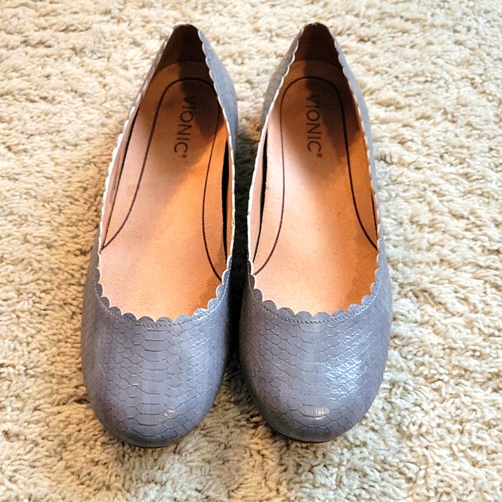 NIB Vionic Flats